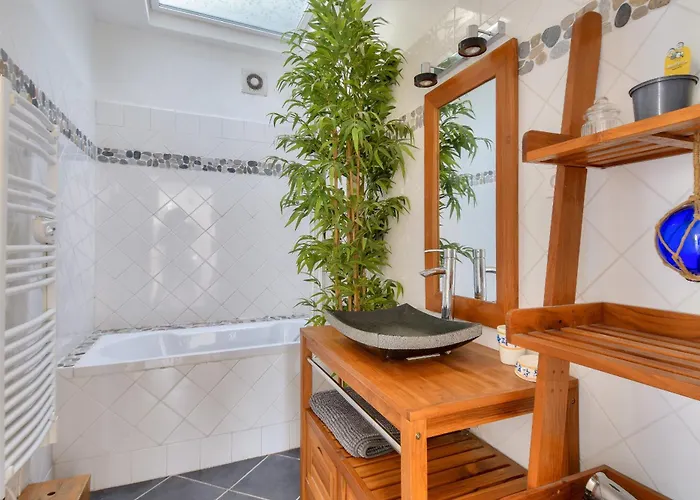 Semesterbostad Maison De Charme Avec Jardin, Plage A Pied